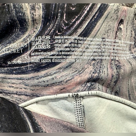 VICTORIA'S SECRET Flow On Point Onyx Marble Essential High Rise Pocket Legging - Picture 8 of 9
